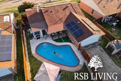 Charming 3BD 2BA Villa with Pool