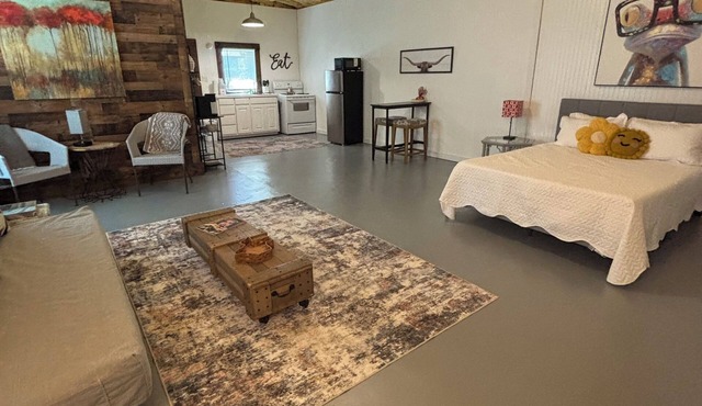 Charming barndominium in Hamilton perfect for a relaxing getaway.