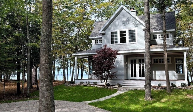 Charming Beachfront Cottage on Lake Michigan near Harbor Springs