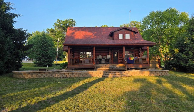 Charming cabin with AC on Diamond Lake