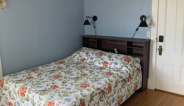 Charming downtown studio in lovely Sanford with AC and private bathroom