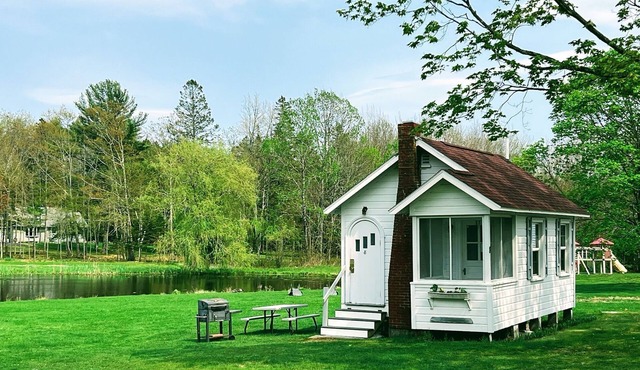 Charming Lakeside Cottage in Bar Harbor - Minutes to Acadia National Park and Downtown (Sleeps 6-8)