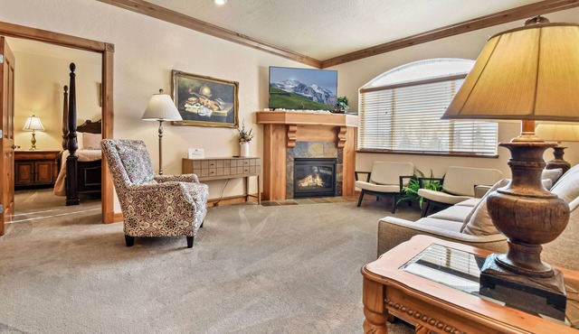 Charming Midway Villa~Pool, Tubing, Skiing, & Ice Castles Villa 2057-1