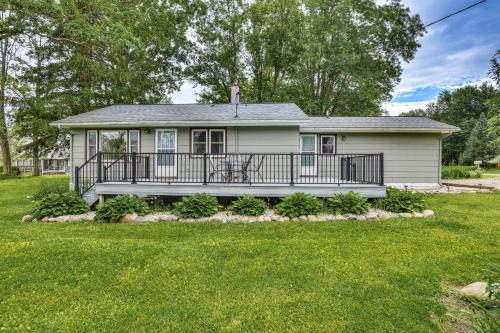 Charming Reading Home w/Lake Views & Private Dock