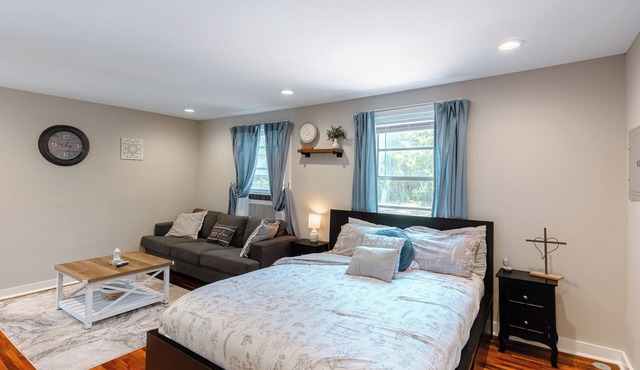 Charming studio in delightful Midtown Mobile with AC