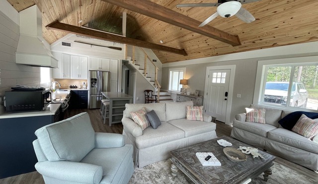 CHARMING WATERFRONT HOUSE, BOAT DOCK, 3 MILES TO OWA, 15 MILES TO ORANGE BEACH