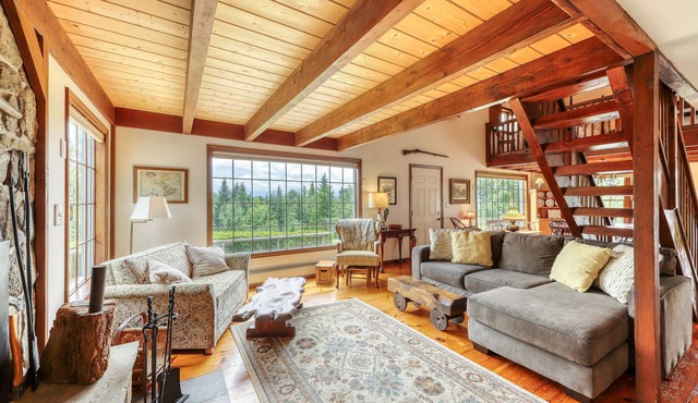 Classic & quiet New England home on gorgeous property with screened porch