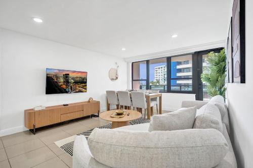 Coastal Condo with Resort Service Pools and Gym 407