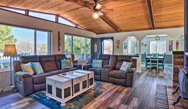Colorful Cottonwood Home Walk to Verde River!