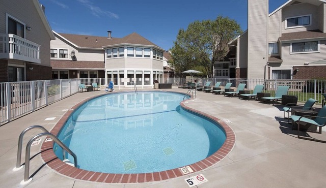 Comfortable Countryside Stay, 4 Comfortable Units, Onsite Pool, Pets Allowed