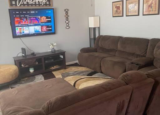 Comfy 3 Bed 2 Bath EZ Access To Santa's Wonderland