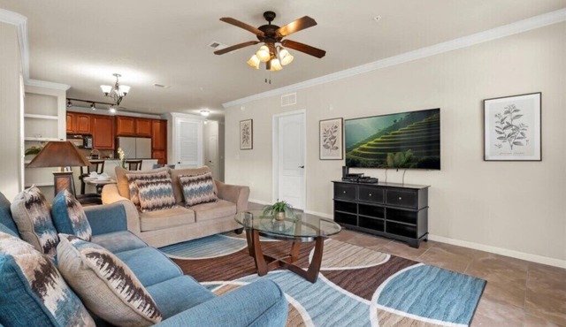 Condo Close to Disney With Large Communal Pool