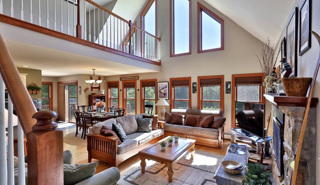 Cortina Mountain Chalet - Outdoor Hot Tub - Close to Pico and Killington Mountains