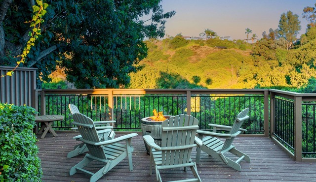 Cozy Getaway. Fire Pit and Endless Views! 5 Beds