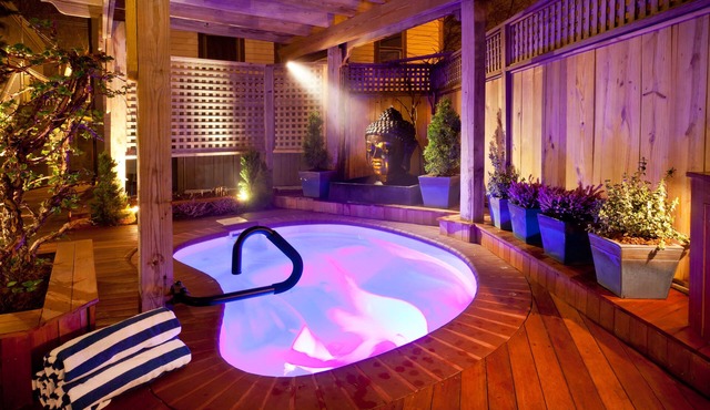 Crowne Pointe Historic Inn & Spa - Adults Only