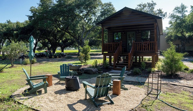 Deluxe Rustic Tiny Cabin in Broussard