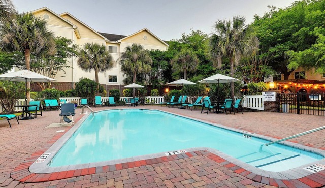 Discover Comfort in 2 Homey Suites Perfect for Families Near Local Beaches