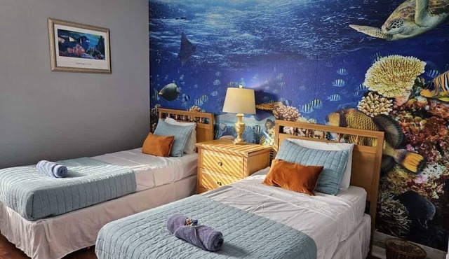 Discovering Nemo and Dori Paradise! 2 min to Posner Park