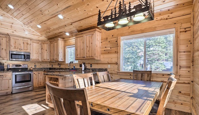 Duck Creek Village Cabin w/ Fire Pit & Grill!