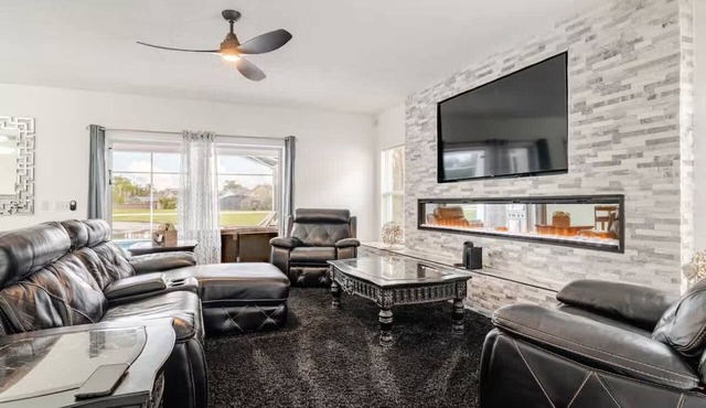 Elegant 4BR Luxury Home - Private Pool Disney