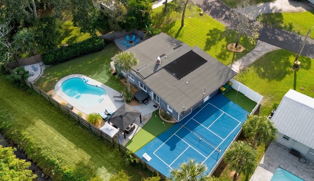 Endless Fun | Pool, Pickleball, Spa & Putt Putt