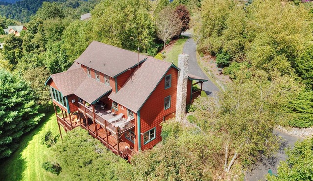 Experience mountain views in this 3-bedroom chalet, perfect for family getaways in Boone, NC.