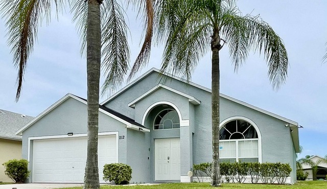 Fabulous 4 bedroom 3 bath Villa with private Pool , Golf nearby