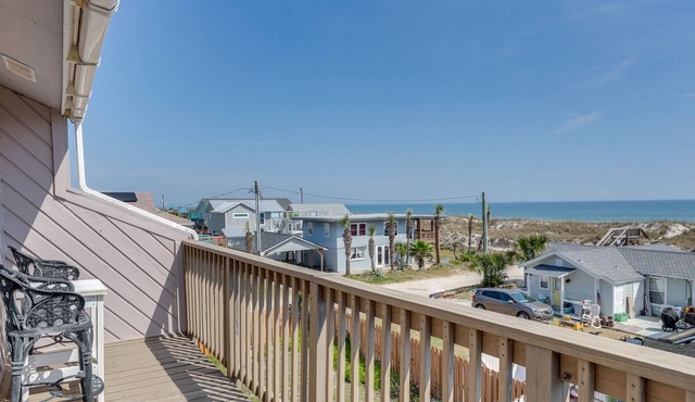 Fernandina Beach Vacation Rental: Steps to Beach!