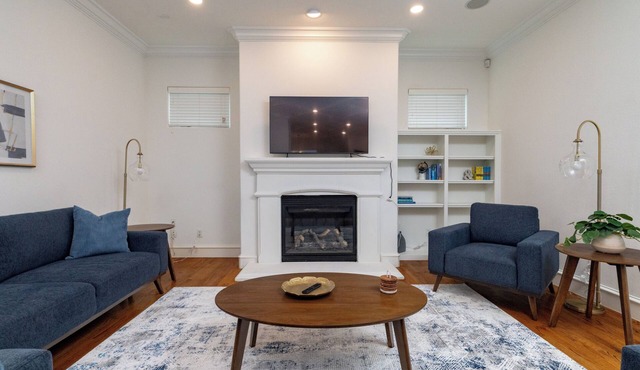 Fireplace, Workspace + Sleeps 8 - Downtown Dallas