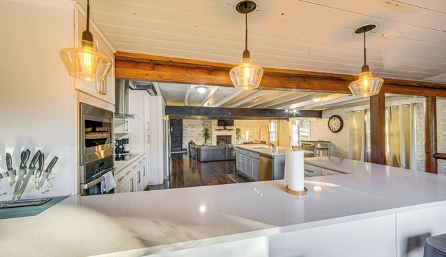 Game Room, Trails! 30-acre Lakefront Streetman Gem