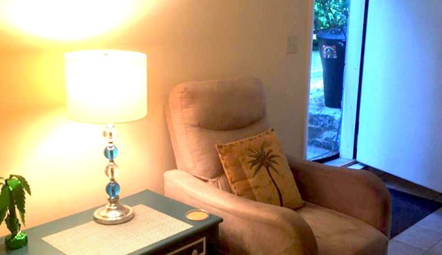 Gloucester Studio Efficiency - Om Suite Om~ Walk to Good Harbor Beach!