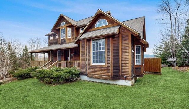Grand cabin with gorgeous views - perfect for big families