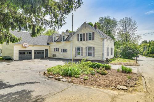 Great for Groups! Spacious Wilton Getaway w/Deck