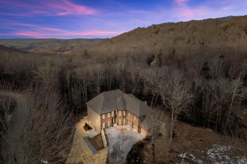 Group Getaway! 8,000-Sq-Ft Gem, Arcade + Theater