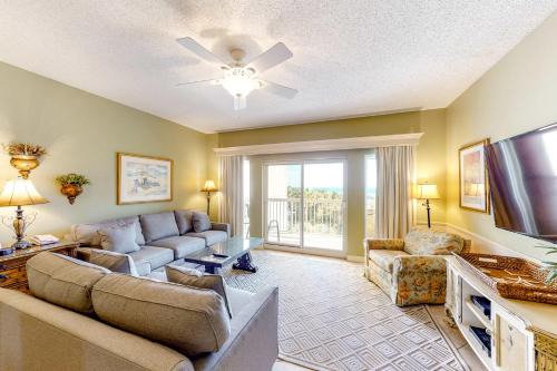 Gulf View Resort Condo with Pools and Tennis