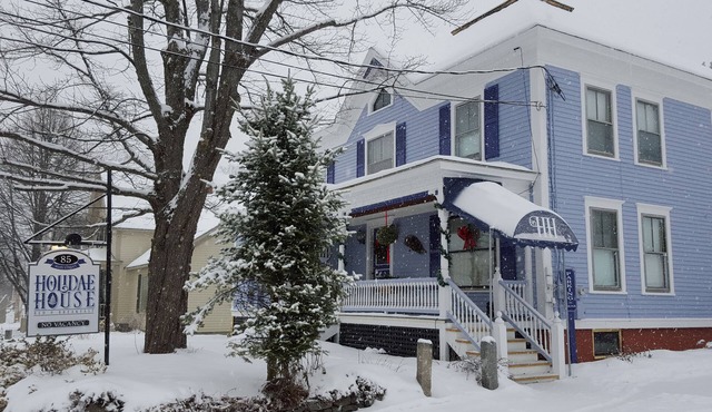 Holidae House Bed & Breakfast
