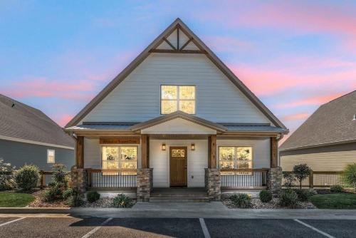 Hooked on Branson Cove - Pool Hot Tub & Fireplace