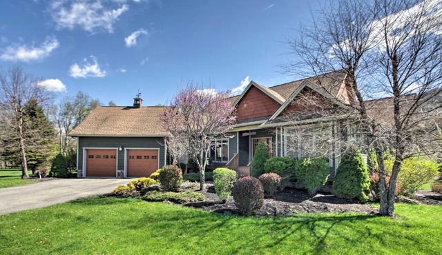 House w/Deck, Fire Pit - 15 Mins to Snowshoe!