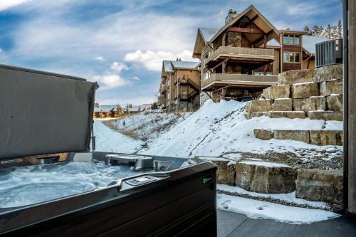 Impressive Mountain Villa with Hot-tub and Impressive Views in Big Sky, Montana
