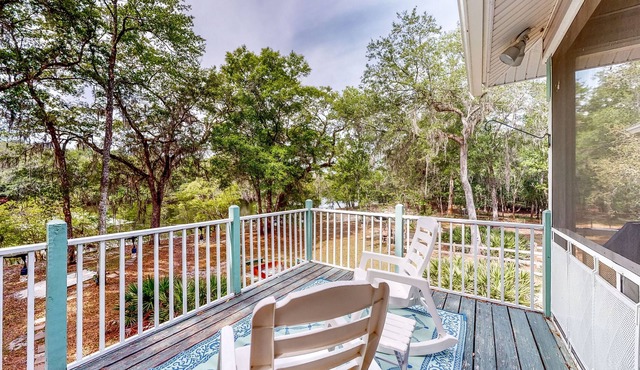 Inviting dog-friendly home + bungalow w/ boat ramp