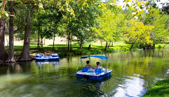 It’s camp with all the frills! Private waterfront, Pool, Spa, Firepit, Sleeps 31