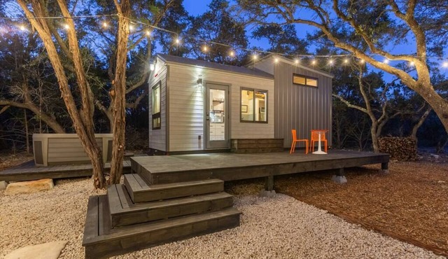 La Petite: a Tiny House Tucked in Nature *Hot Tub*