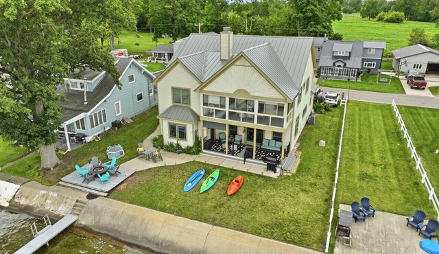 Lakefront/Dock your boat/Sleeps 15/Kayaks