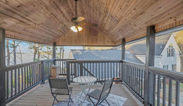 Lakefront Gilbert Suite | Balcony + WiFi