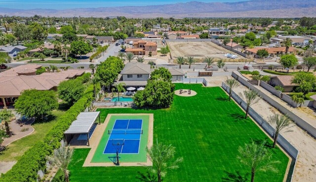 Large Home 12 beds Gameroom Heated Salt Pool PPG