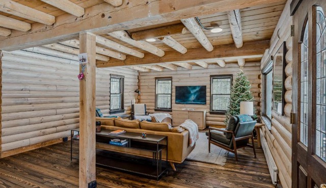 Log Cabin Fireplace Upper Valley - Wooded Chalet