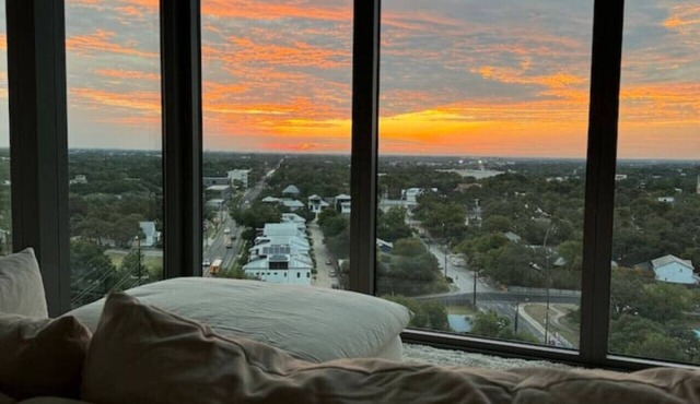 Lux, Spacious 2B Penthouse w/Stunning Views