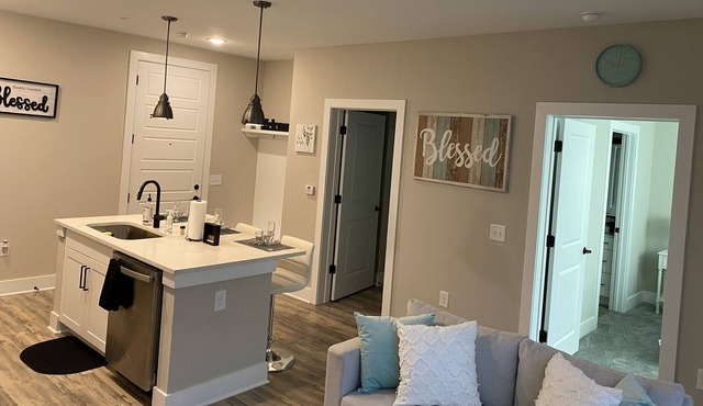 LUXURIOUS GETAWAY CONDO RETREAT