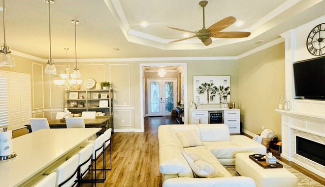 LUXURIOUS OPEN CONCEPT WATERFRONT HOME. 3 BED 3 BATH. PRIVATE HEATED POOL & SPA.