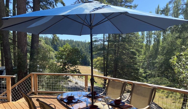 Luxuriously re-modeled cottage minutes from the Ferry